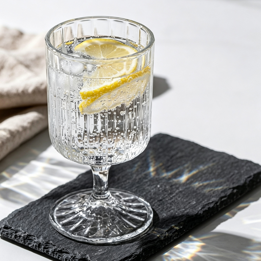 2種類のデザインの透明な脚付きグラス。レトロな縦縞模様。水、 - Espresso Shot Glass のレビューと価格